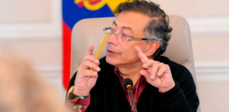 Petro decreta inversiones forzosas a la banca para financiar el sector agrícola colombiano