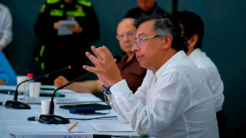 Petro insiste al Banco de la República: bajar tasa de interés reactivaría sector inmobiliario