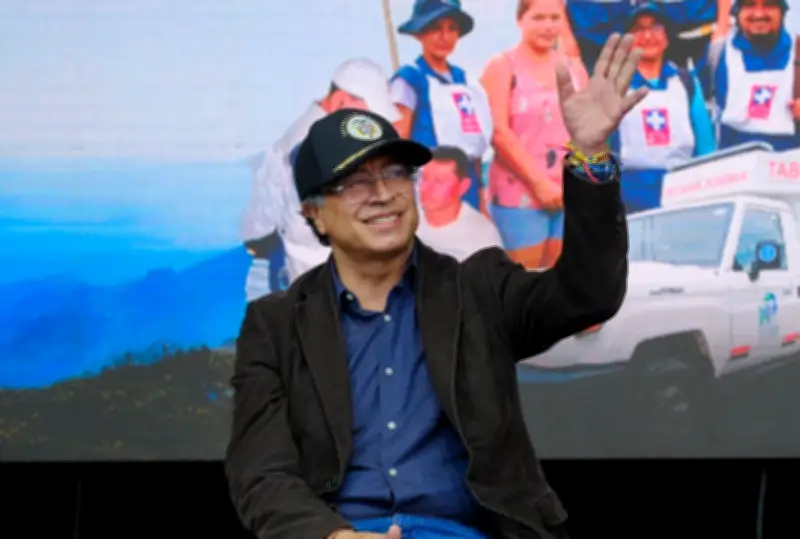 Petro niega crisis estructural en salud y responsabiliza a las EPS de los problemas del sistema