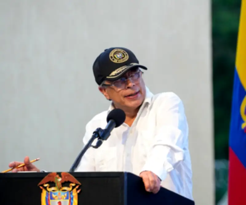 Petro respeta decisión sobre salario mínimo pero actuará conforme a la Constitución