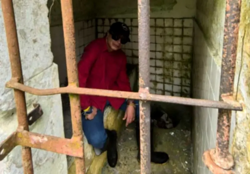 Petro revela su plan para Gorgona tras visitar calabozos y reta a De la Espriella