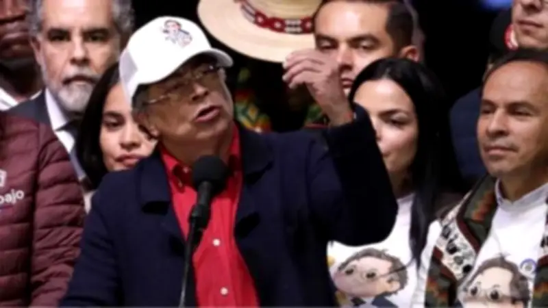 Petro vincula muerte de niño con hemofilia a supuesto cartel y defiende su gestión en salud