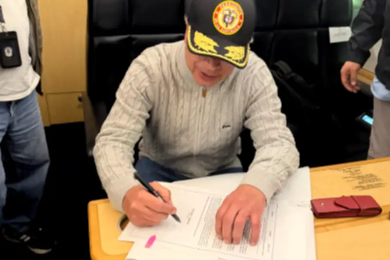 Petro viola reserva médica al publicar historia clínica de niño fallecido Kevin Acosta