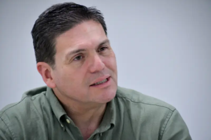 Pinzón ataca a Petro por emergencia económica: 'Es todo un HP' y critica contratos por $14 billones