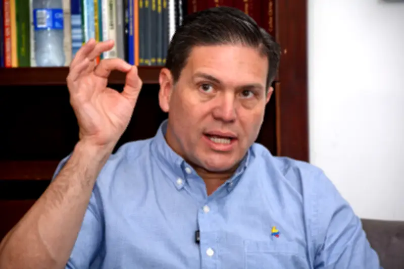 Pinzón promete dragado de Buenaventura sin importar costos en su campaña presidencial