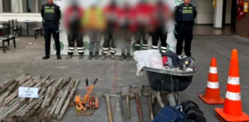 Policía captura a seis falsos funcionarios del IDU por hurto de cable de fibra óptica en Bogotá