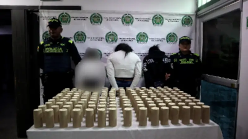 Policía de Cali captura a tres mujeres con 150 barras de explosivos en terminal de transportes