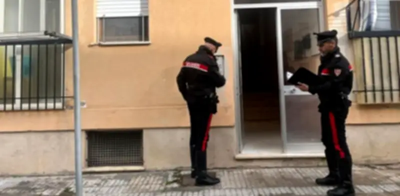 Policía italiana rescata a mujer secuestrada y torturada por su pareja durante diez días en Cerdeña