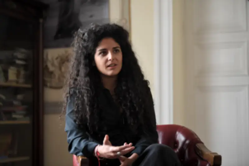 Polémica por contratos millonarios de familiares de la ministra de Cultura Kadamani