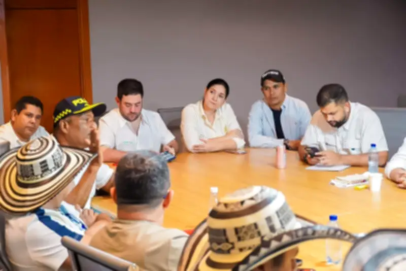 Polémica por foto de alcaldes en el suelo mientras esperaban a Petro en Consejo de Ministros