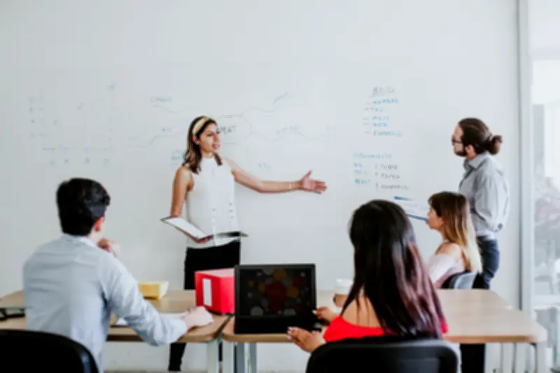 Posgrados In-Company: La Estrategia Empresarial que Transforma el Talento Humano