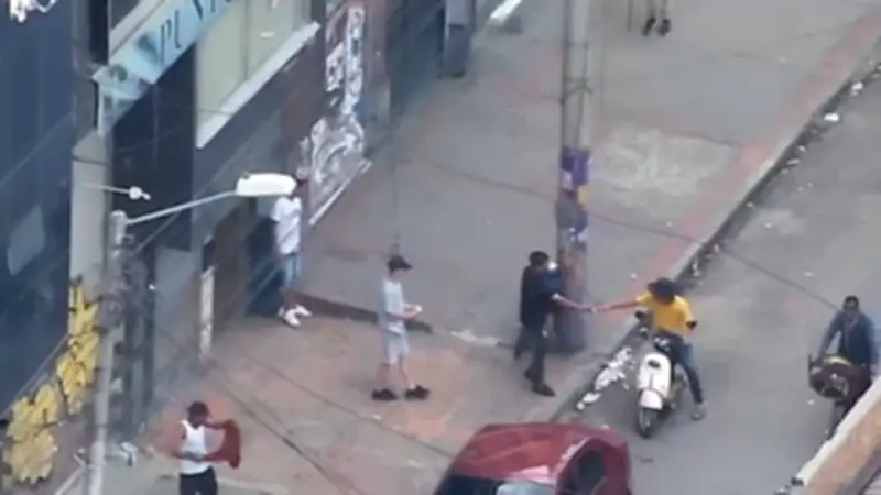 Poste de luz convertido en caleta de droga: capturan a cuatro vendedores en Los Mártires