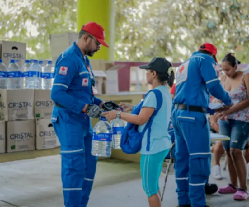 Postobón entrega más de 82 mil litros de agua a damnificados por emergencia invernal en Colombia