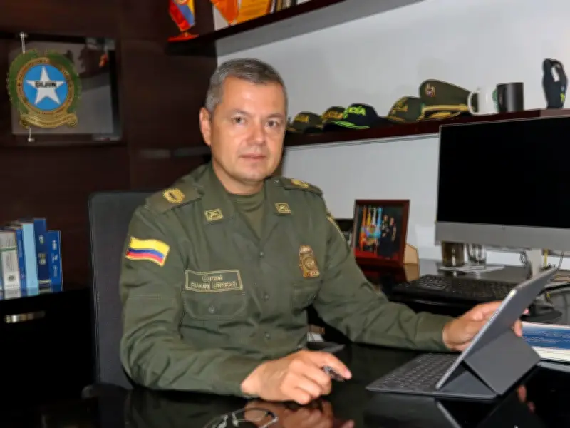 Presidente Petro ordena retiro de general Urrego tras acusación de sembrar droga en su vehículo