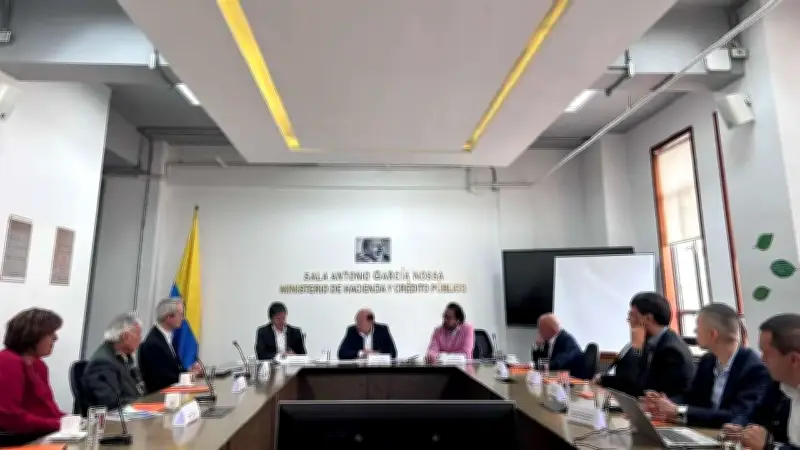 Primera reunión entre Gobierno y banqueros sobre inversiones forzosas finaliza sin acuerdos