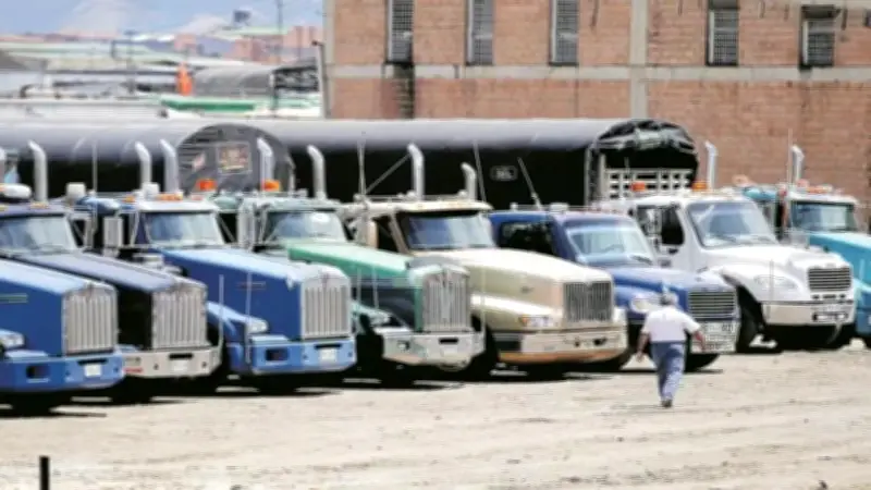 Principal puerto de Colombia opera al límite: congestión y bloqueos disparan costos logísticos