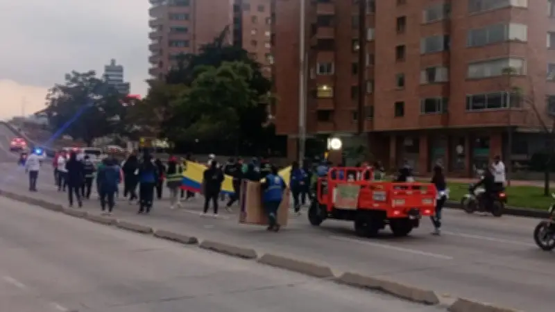 Protesta en Bogotá causa graves problemas de movilidad en NQS y Calle 26
