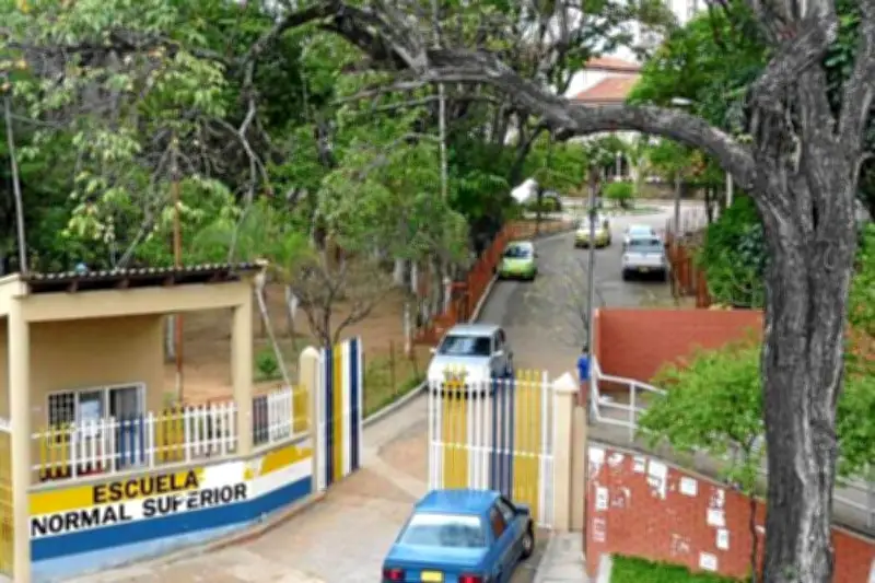 Protesta estudiantil en Normal Superior de Bucaramanga por recorte de almuerzo y espacios lúdicos