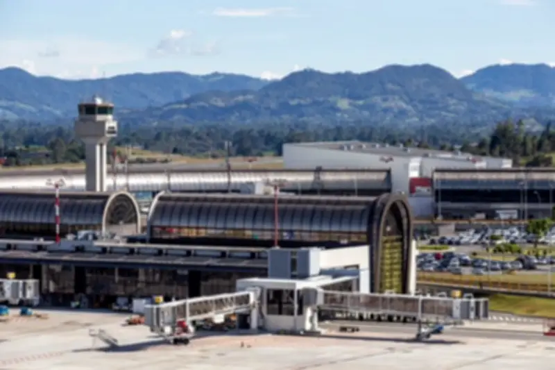 Protesta sindical en Aeropuerto José María Córdova causa demoras de hasta 5 horas