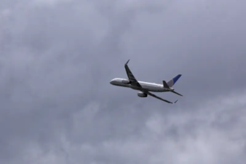 Protesta sindical en Migración Colombia causa retrasos en aeropuertos y alerta a viajeros