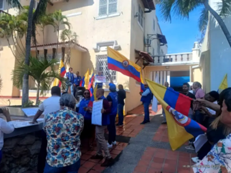 Proyecto de ley busca equiparar salarios de defensores públicos con fiscales en Colombia