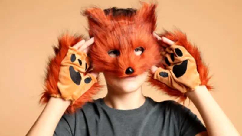 Psicóloga explica el fenómeno 'therian' en adolescentes: cuándo es normal y cuándo alertar