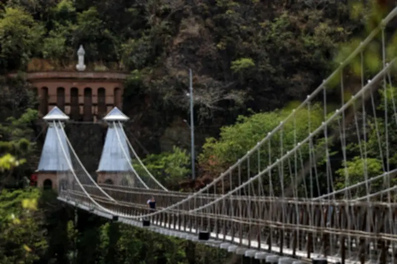 Puente de Occidente: Monumento Nacional de Antioquia que cautiva a turistas