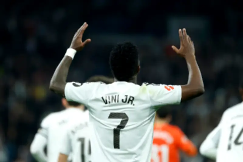 Real Madrid aplasta a la Real Sociedad 4-1 y se aferra al liderato de La Liga