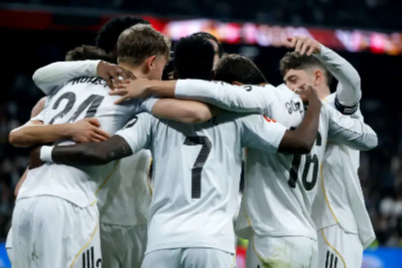 Real Madrid golea 4-1 a Real Sociedad y se aferra al liderato de LaLiga