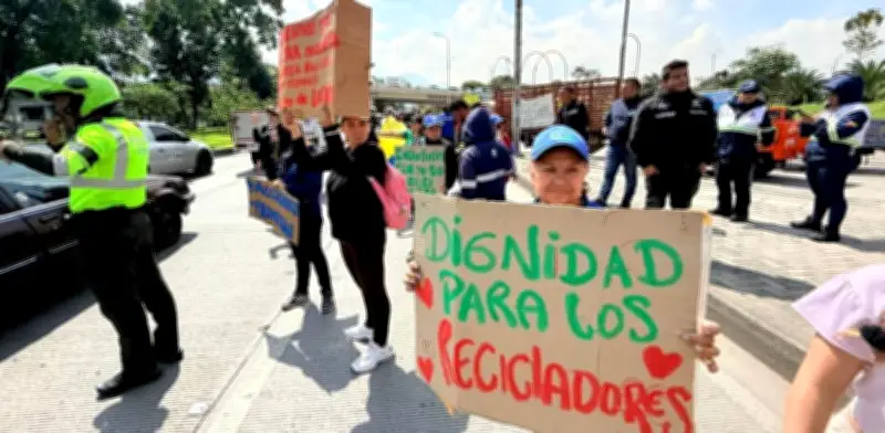 Recicladores protestan 7 horas en Bogotá exigiendo reactivación de mesa nacional de diálogo