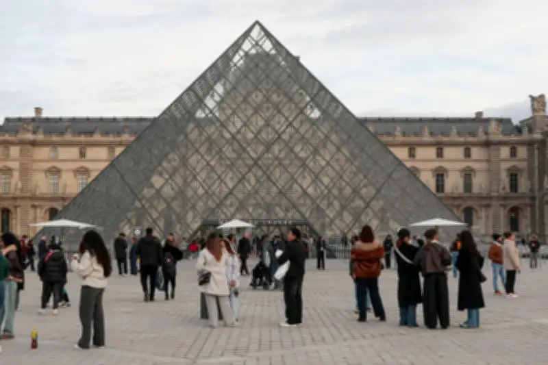 Red de fraude en el Louvre: detienen a empleados por venta de entradas falsas