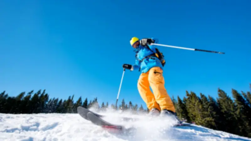 Rescatistas buscan a nueve esquiadores tras avalancha en California en medio de tormenta invernal