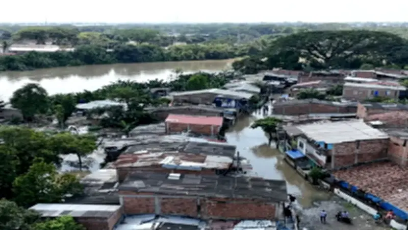 Río Cauca crece y pone en alerta a familias en el Valle del Cauca