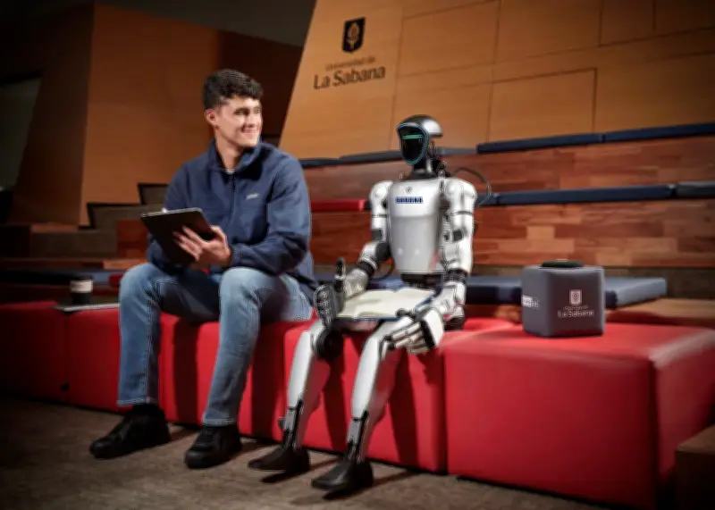 ROBI, el robot humanoide que camina como estudiante en la Universidad de La Sabana