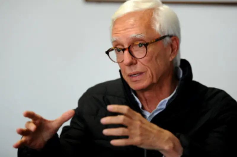 Robledo critica a Petro en libro sobre cambio climático y transición energética