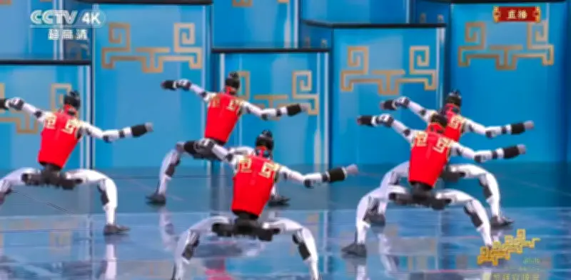 Robots humanoides ejecutan artes marciales con precisión en Gala del Año Nuevo Chino 2026