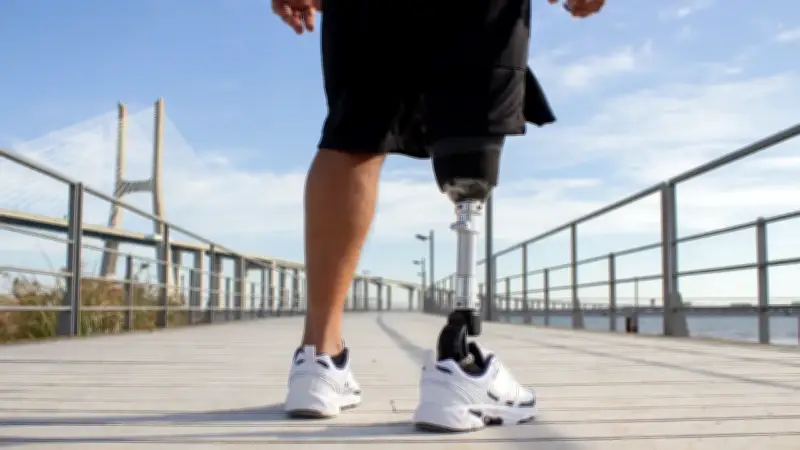 Rodillas Mecatrónicas y Prótesis Inteligentes Revolucionan la Rehabilitación en Colombia