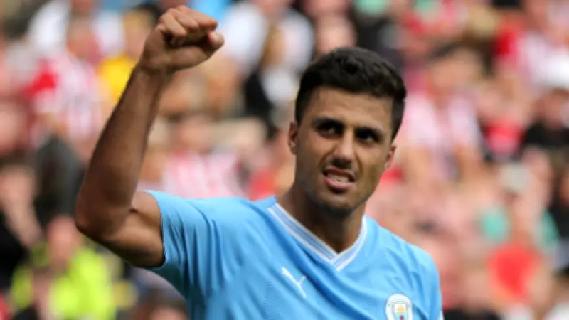 Rodri del Manchester City enfrenta acusación de la FA por críticas a árbitros tras empate