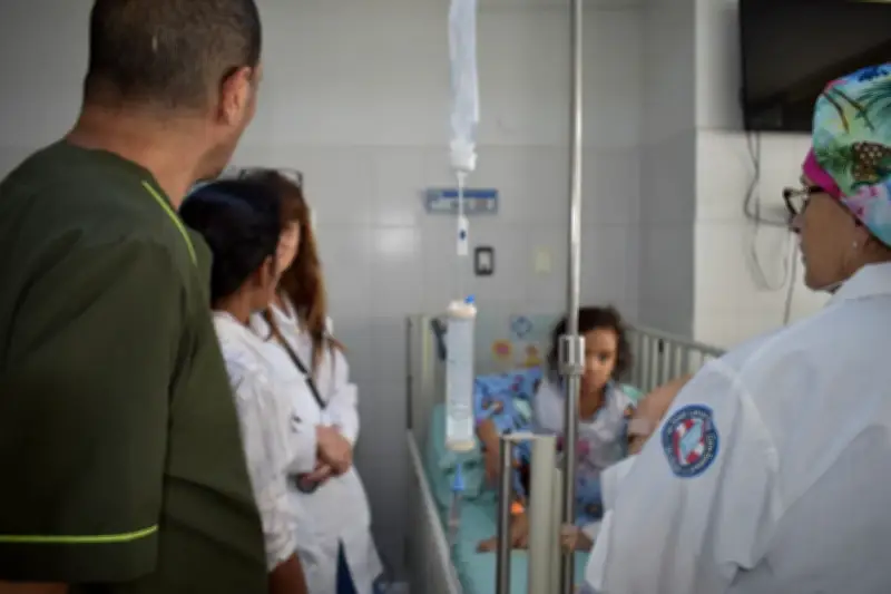 Santander inicia cirugías gratuitas para malformaciones congénitas con misión médica internacional