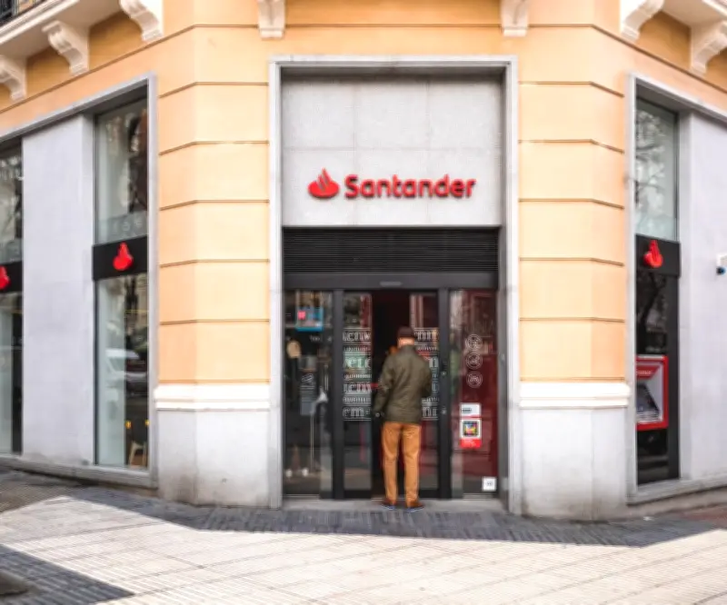 Santander proyecta beneficios récord de US$23.600 millones para 2028 tras adquisición de Webster