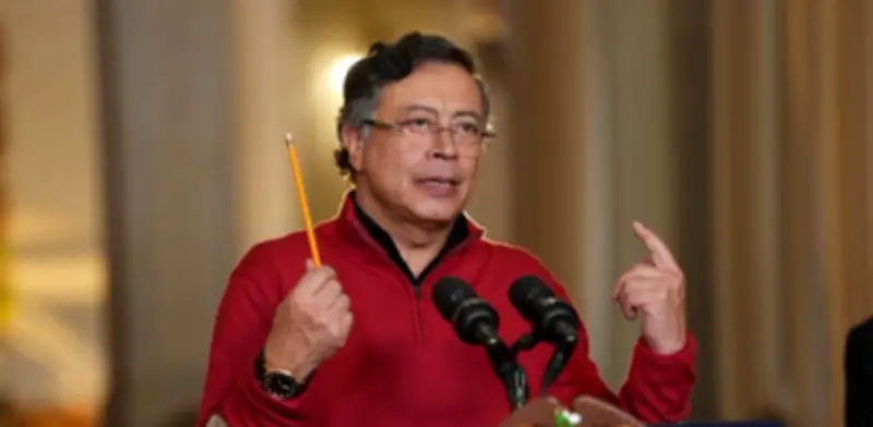 Seis exministros de Hacienda cuestionan propuesta de inversiones forzosas de Petro al sistema financiero