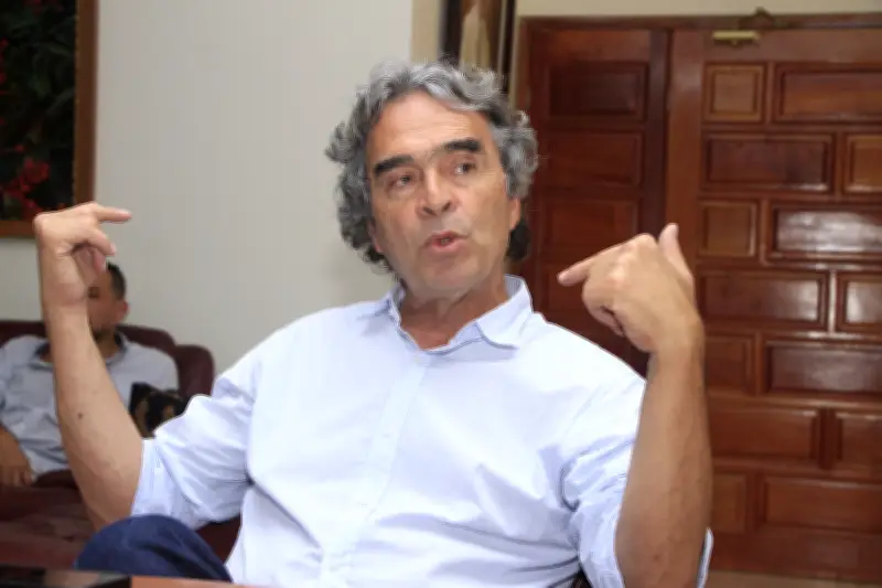 Sergio Fajardo explica por qué evita consulta interpartidista y apunta a primera vuelta presidencial