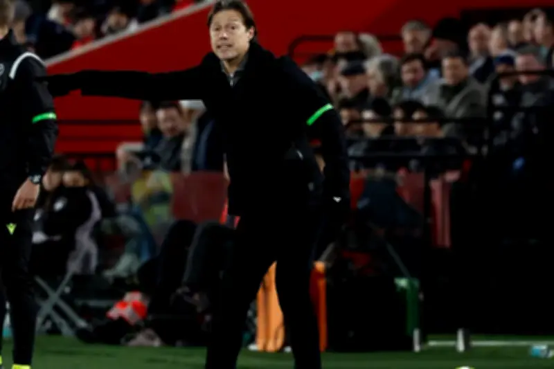 Siete partidos de sanción para Almeyda por su actitud con los árbitros en el Sevilla-Alavés