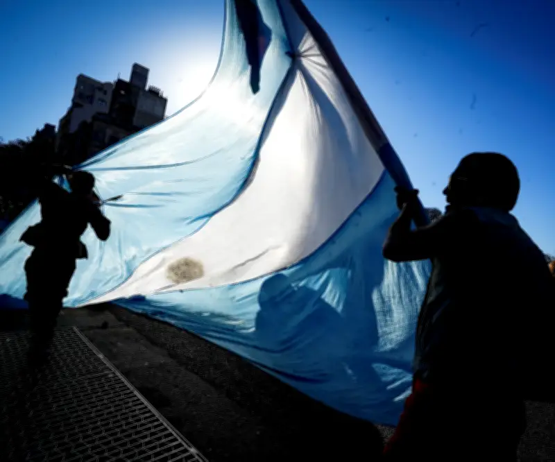 Sindicatos aceiteros argentinos anuncian huelga contra reforma laboral de Milei