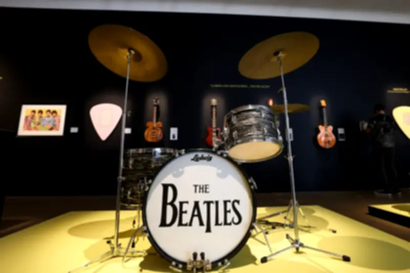 Subastan guitarra de Kurt Cobain y tesoros musicales históricos en Nueva York