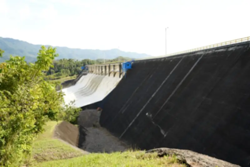 Superintendente revela análisis de embalses y vigilancia de precios de energía en Colombia