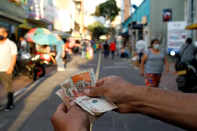 Suspensión del aumento salarial genera incertidumbre entre trabajadores y empleadores