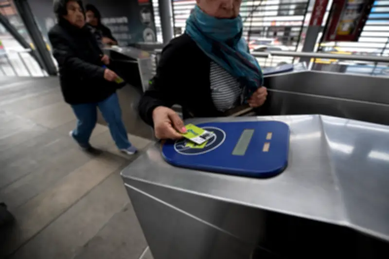 Suspensión del aumento salarial genera incertidumbre sobre tarifas de TransMilenio