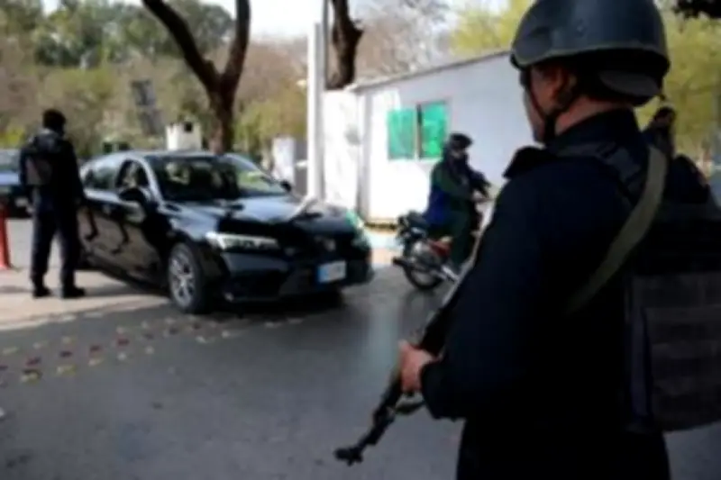 Talibanes afirman estar listos para responder agresiones de Pakistán pero priorizan diálogo