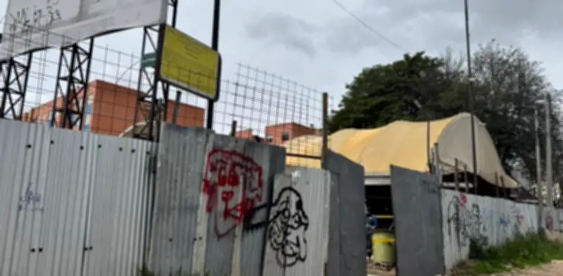 Taller de semáforos opera ilegalmente en Suba: vecinos sufren ruido, plagas y contaminación